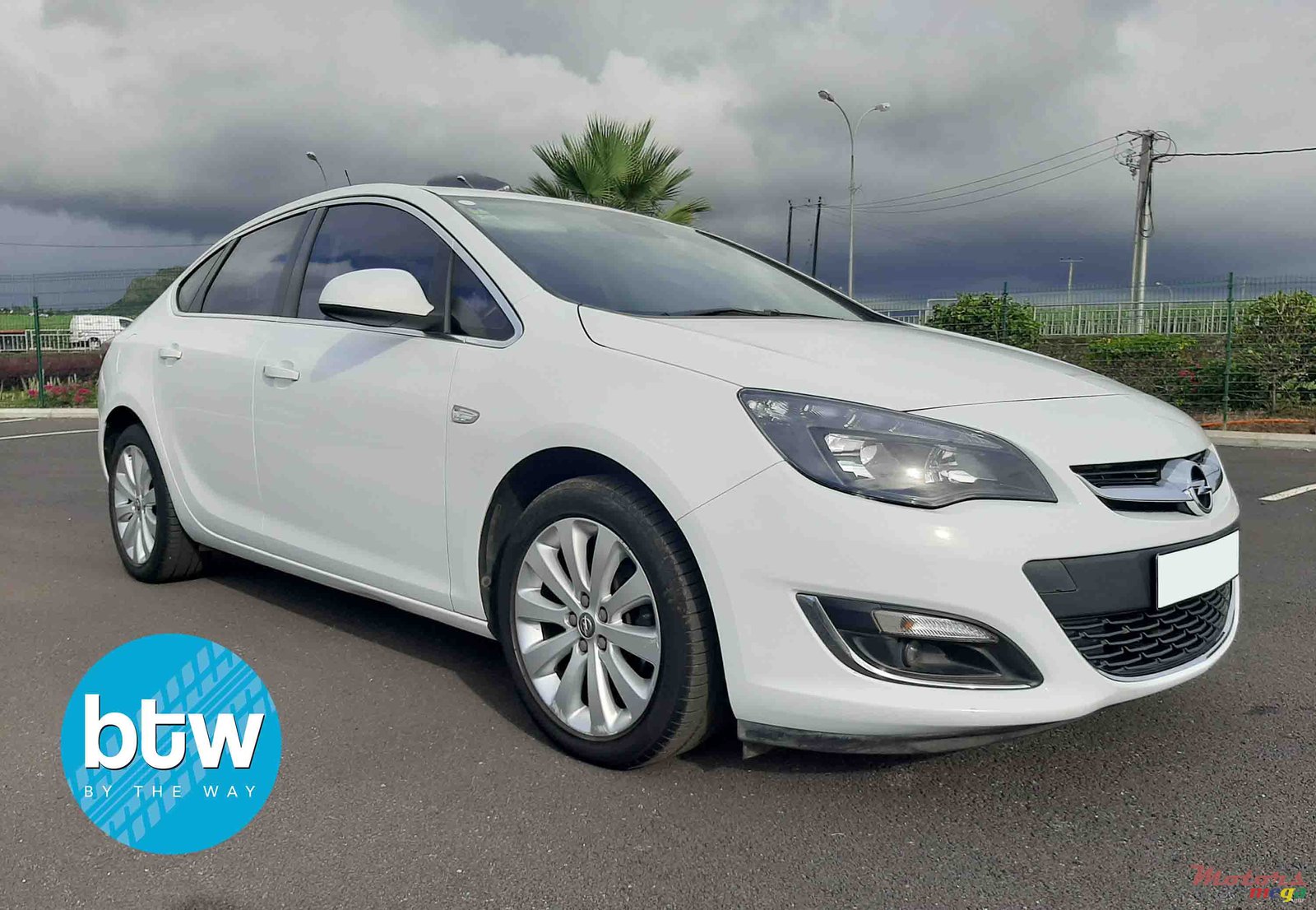 2014' Opel Astra photo #1