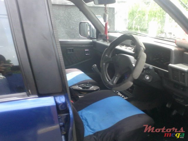 1993' Mitsubishi photo #1