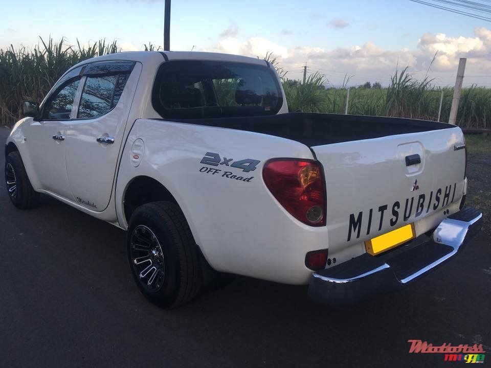 2010' Mitsubishi L200 Sportero 4x2 photo #4