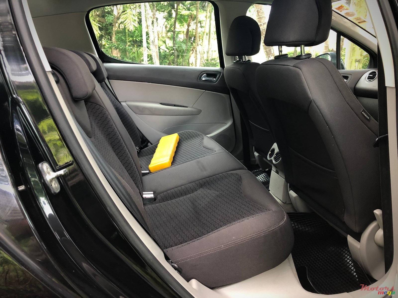 2010' Peugeot 308 photo #7