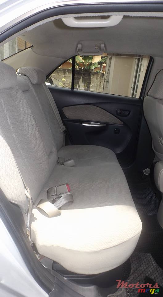 2006' Toyota Belta photo #6