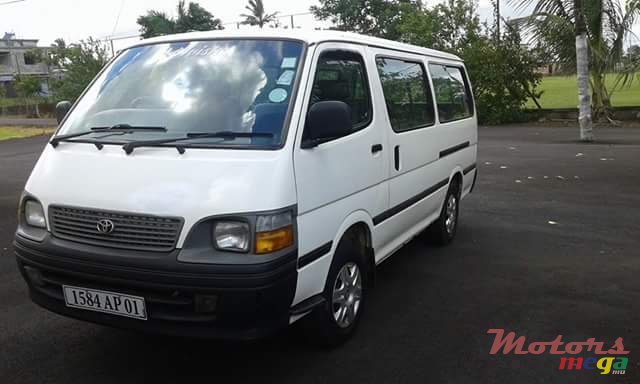 2001' Toyota Hiace photo #1