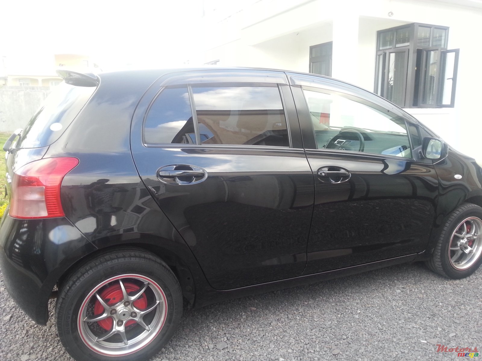 2006' Toyota Vitz photo #3