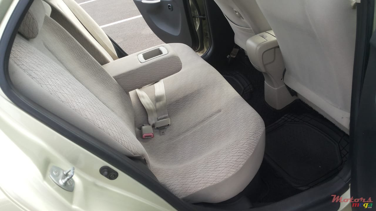 2005' Toyota Belta photo #4