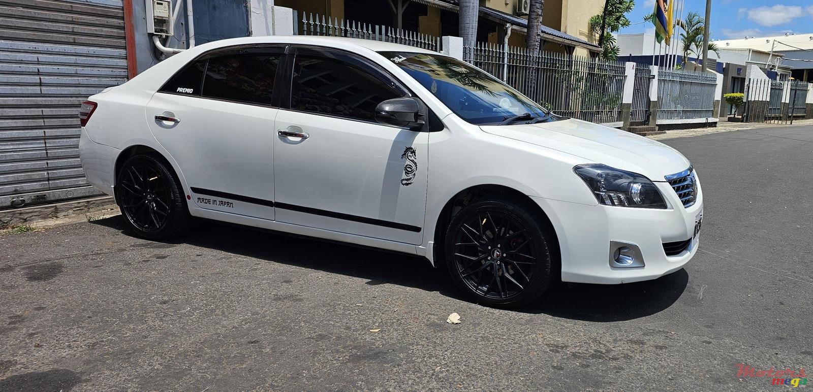 2013' Toyota Premio photo #1