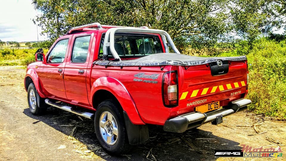 2005' Nissan Hardbody 4x4 Predator photo #3