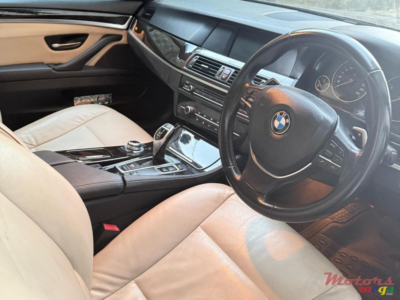 2011' BMW 523 photo #5