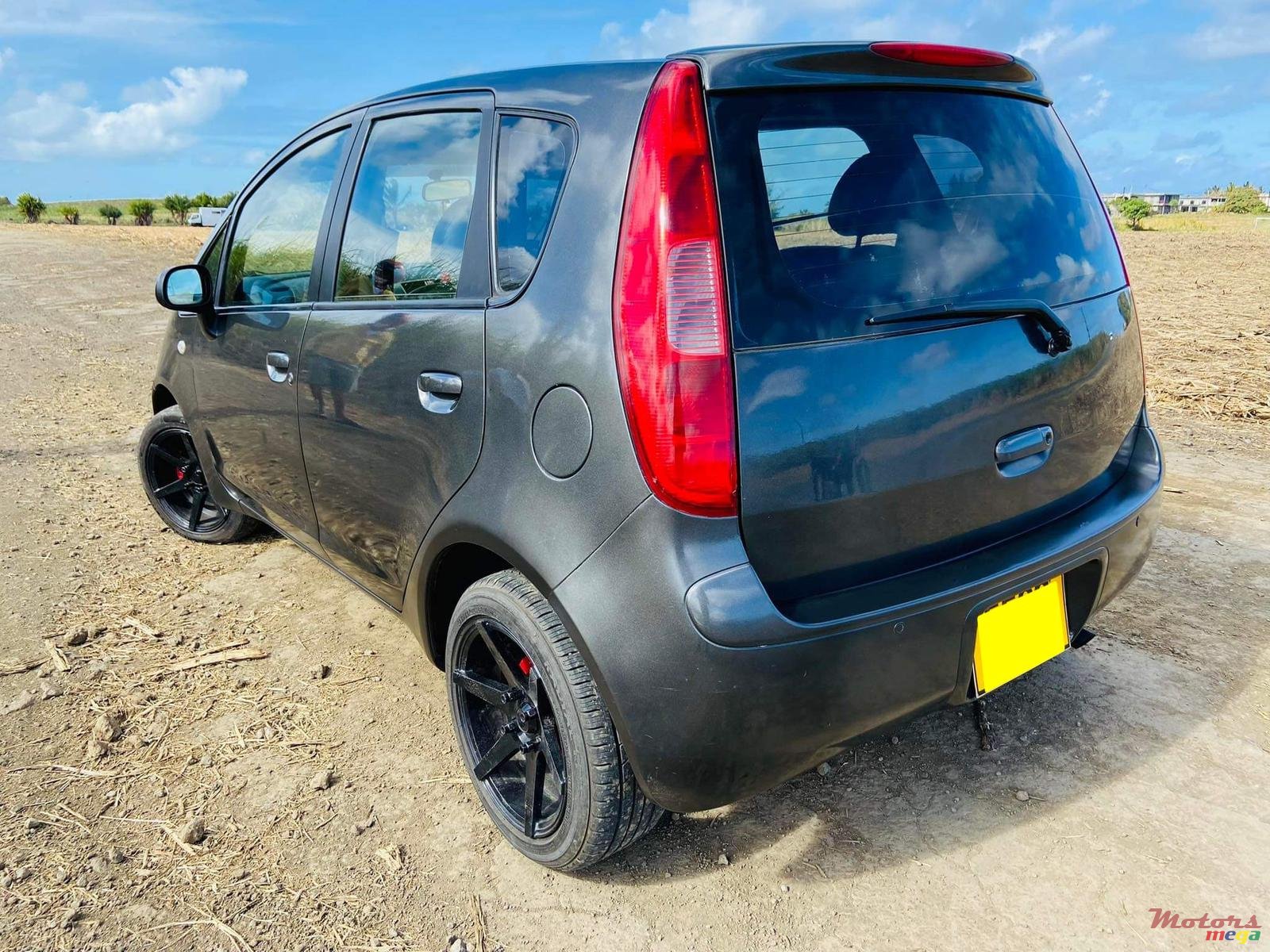 2004' Mitsubishi Colt photo #3