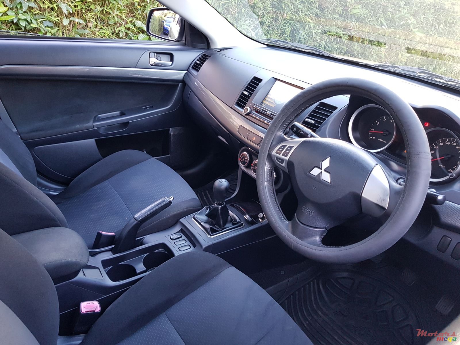 2012' Mitsubishi Lancer X photo #6