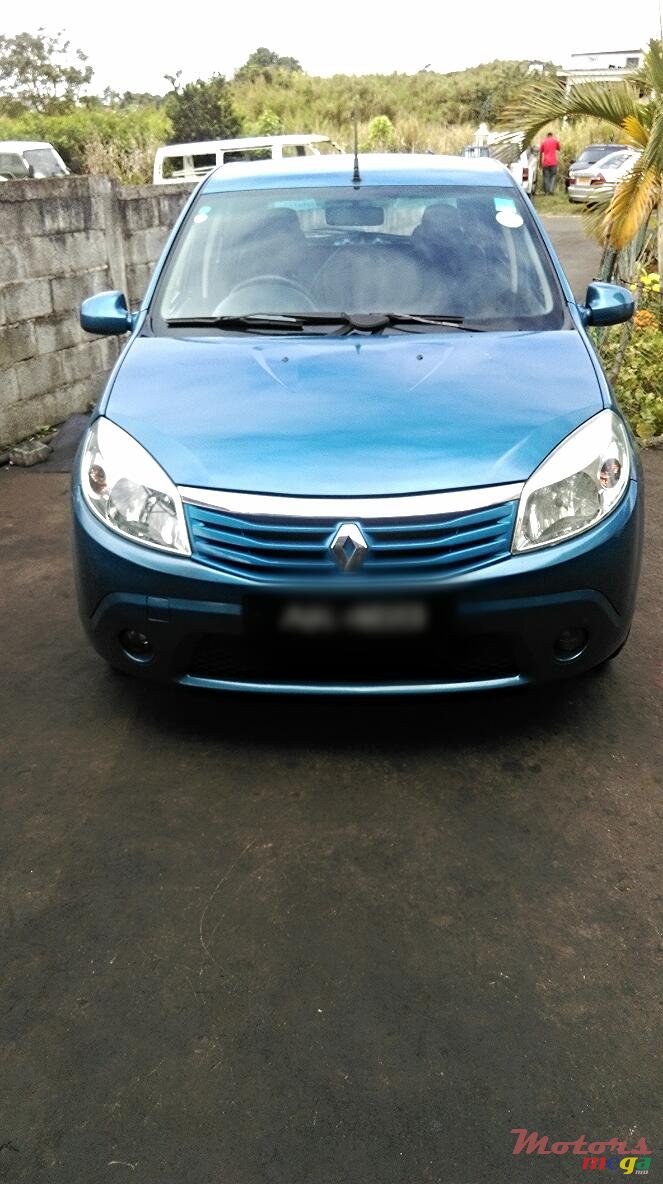 2010' Renault Sandero photo #1