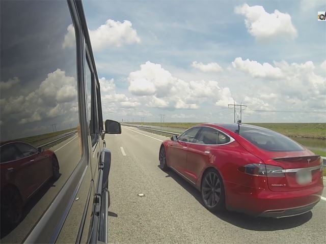 Tesla Model S VS Mercedes G63 AMG On The Street
