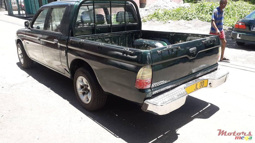 2000' Mitsubishi L 200 photo #3