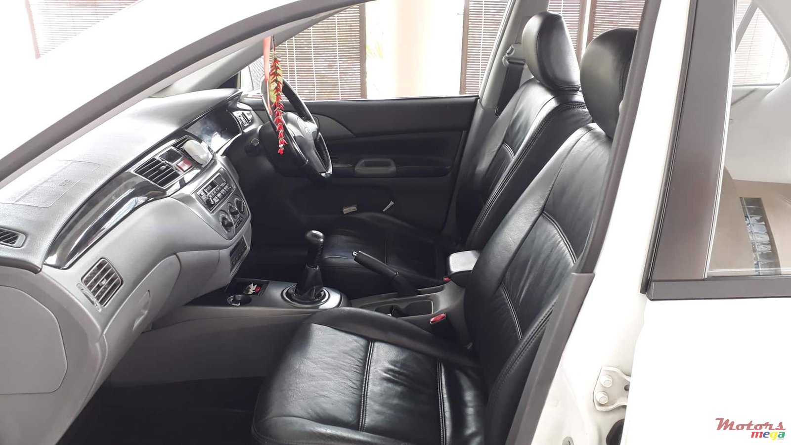 2006' Mitsubishi Lancer photo #4