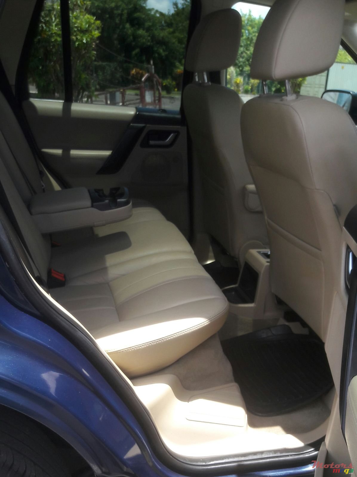 2012' Land Rover Freelander photo #5