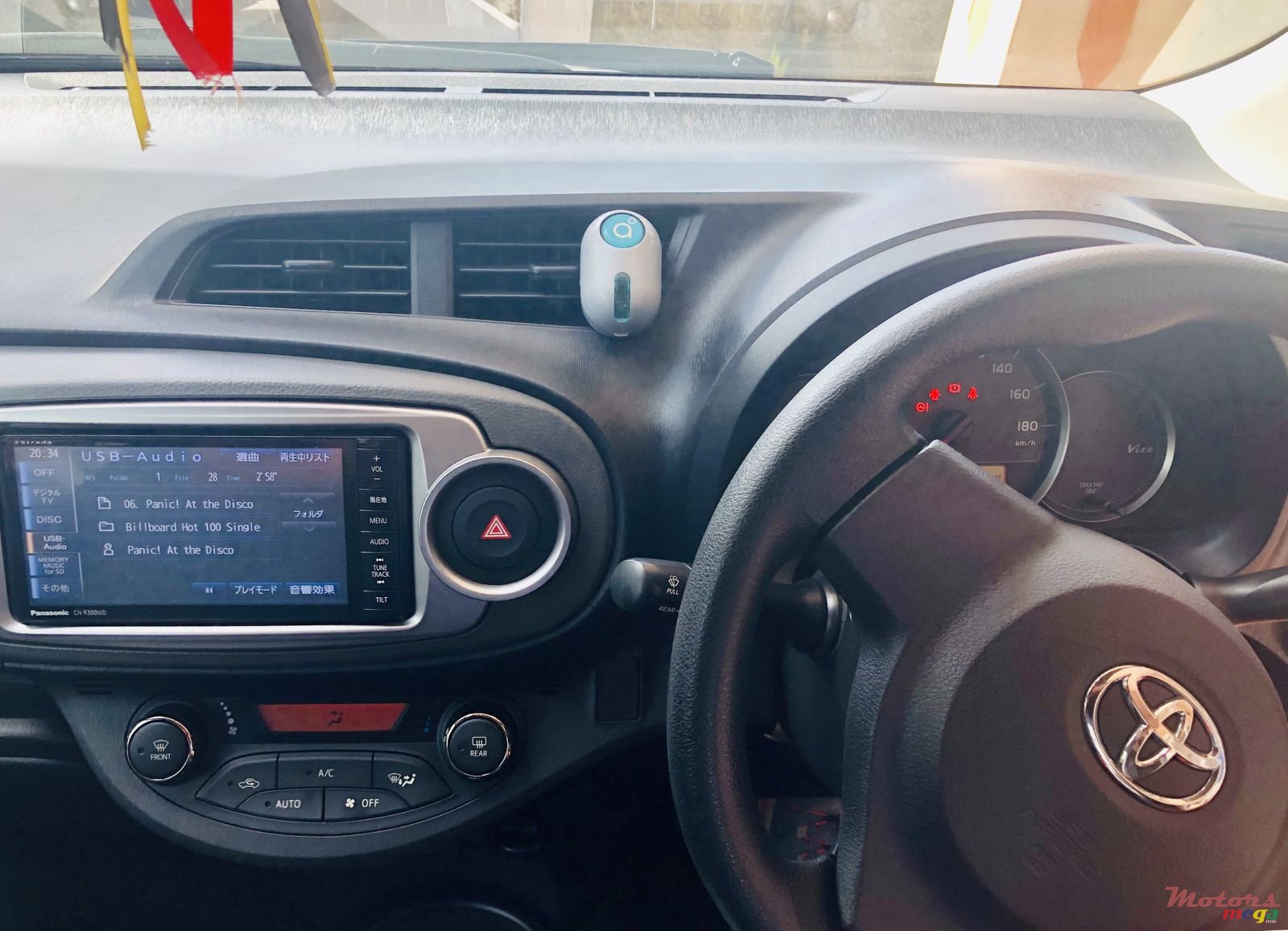 2014' Toyota Vitz photo #2