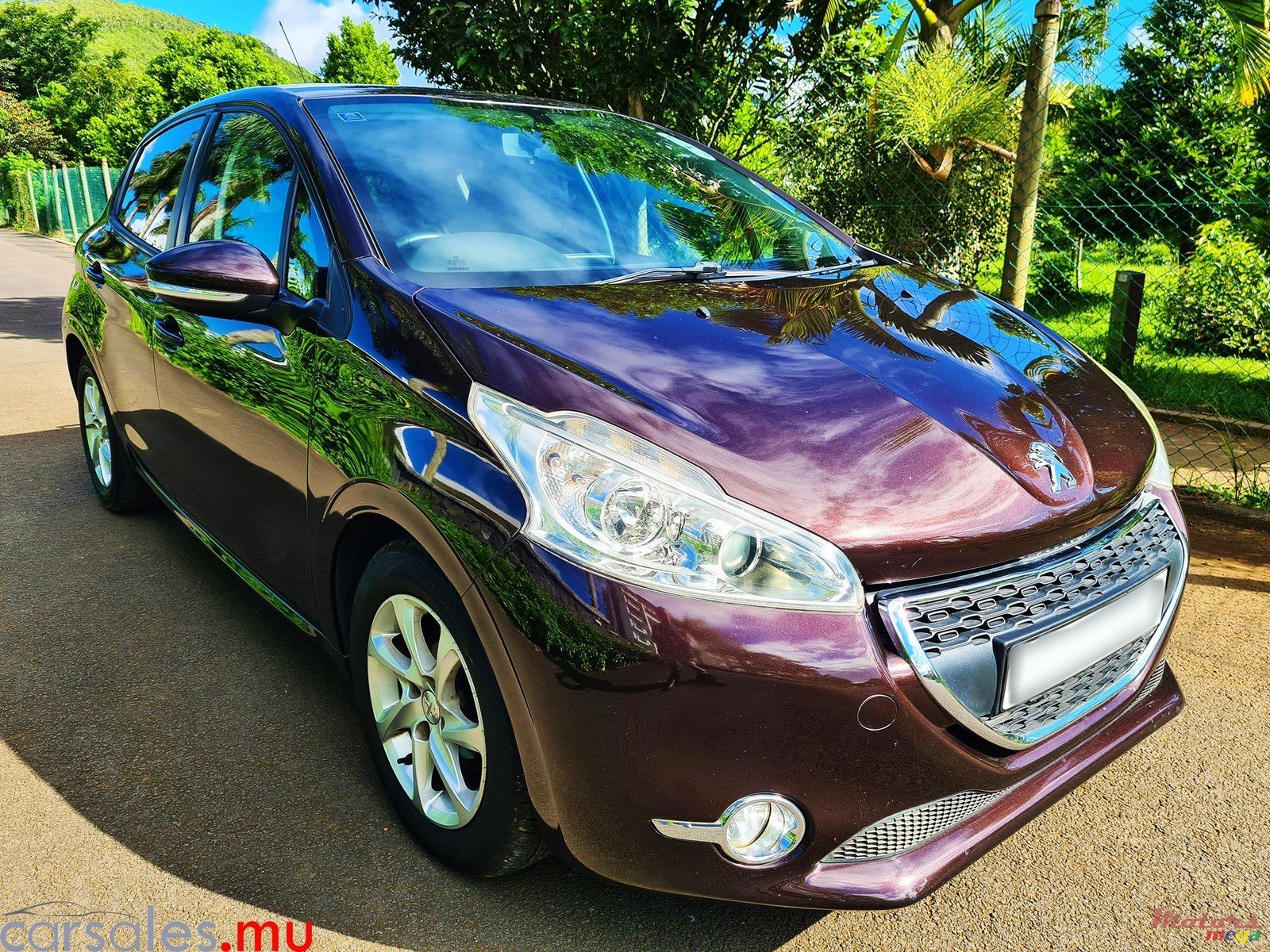 2016' Peugeot 208 1.2 photo #2