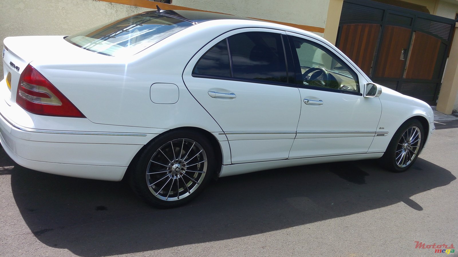 2001' Mercedes-Benz C-Class photo #1
