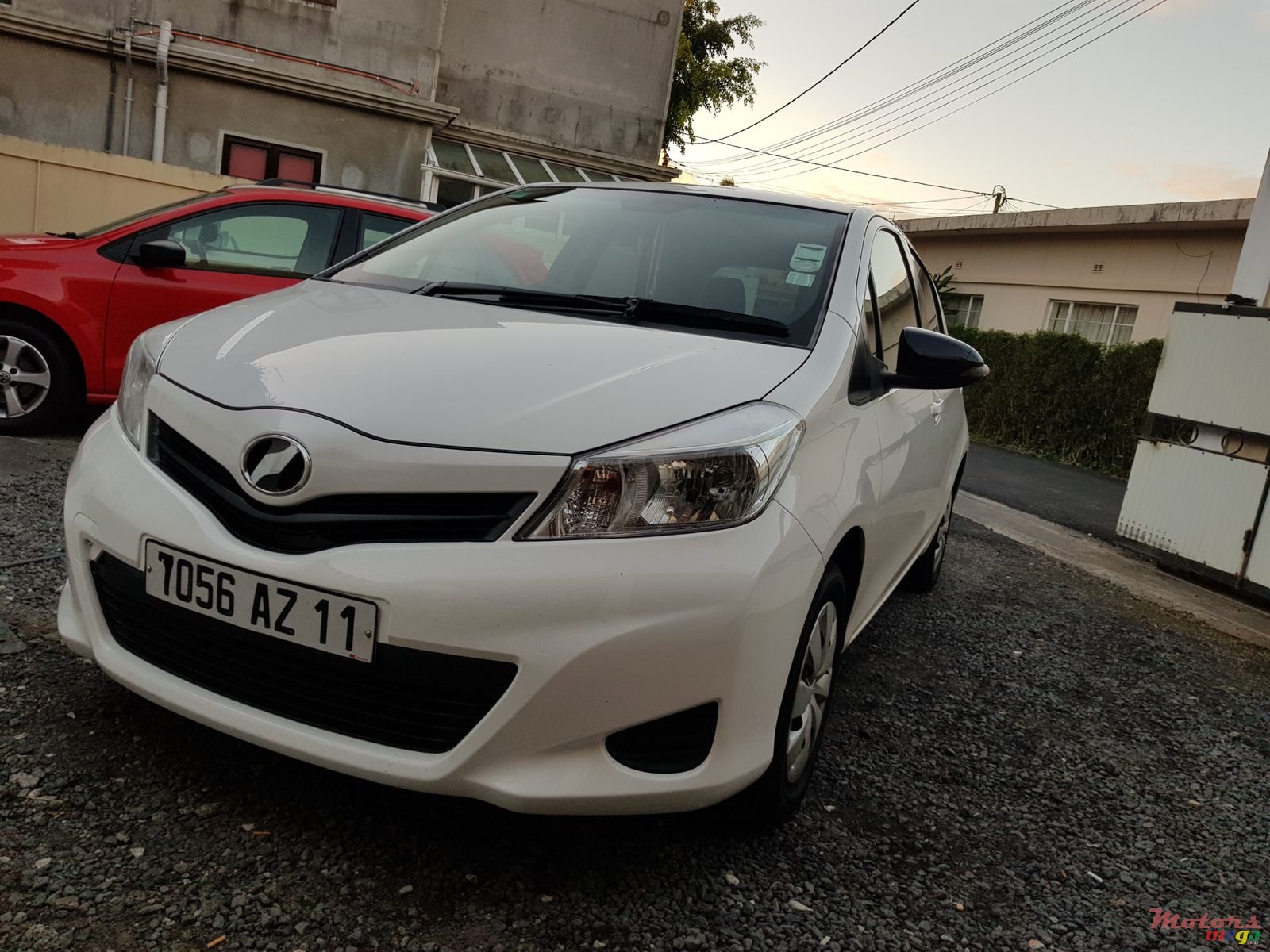 2011' Toyota Vitz 1330 photo #2