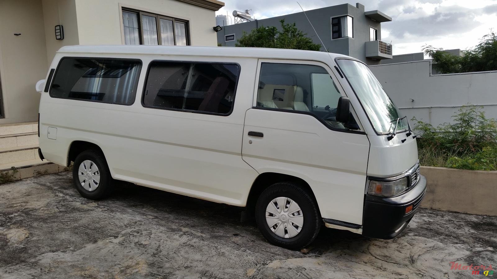 2000' Nissan Urvan photo #2