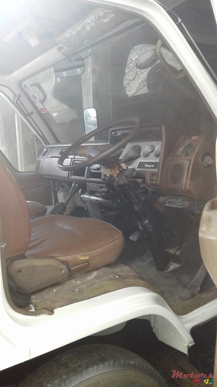 1989' Toyota dyna photo #3