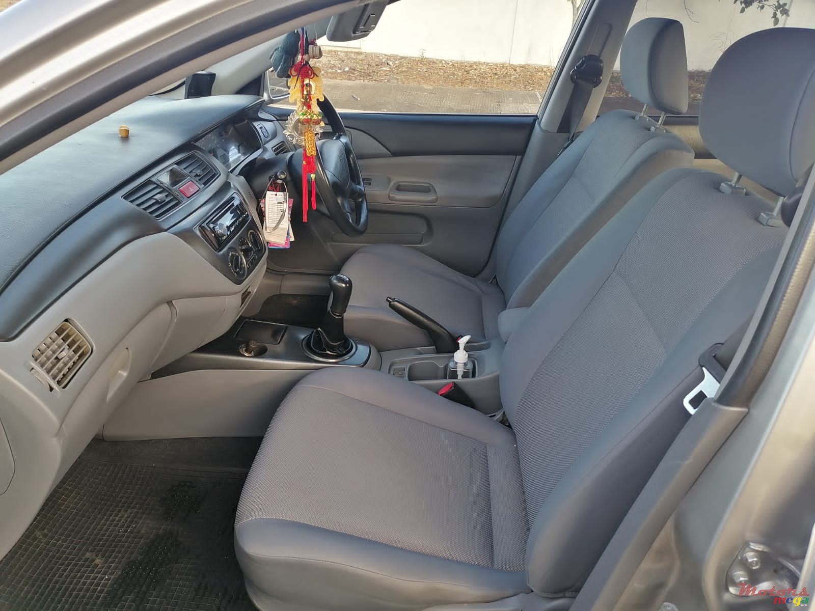 2010' Mitsubishi Lancer photo #5