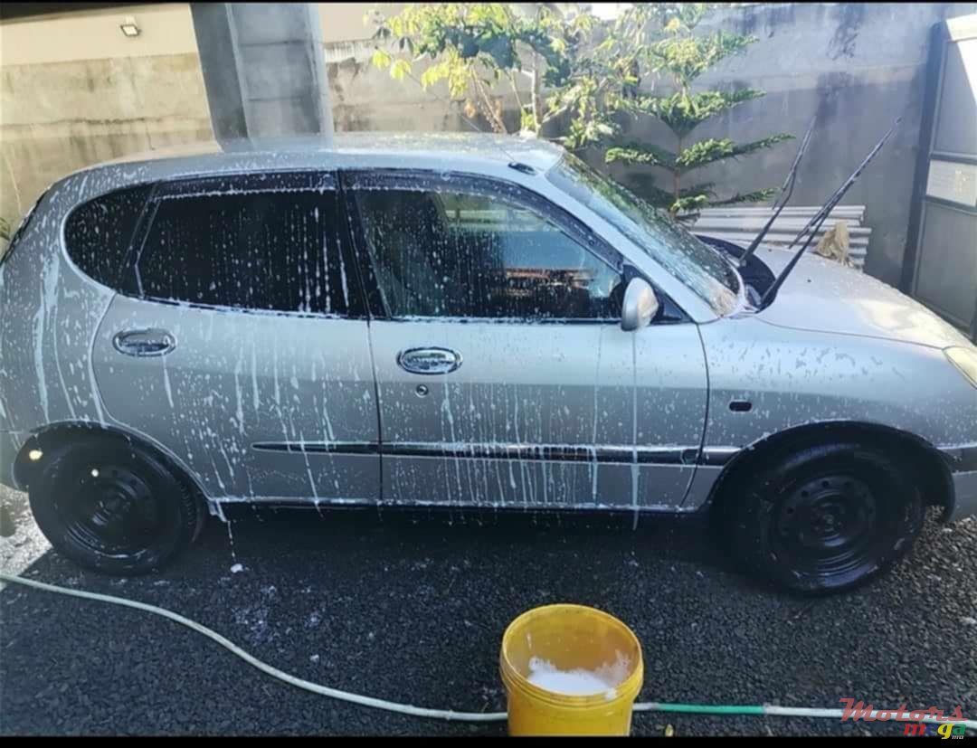 1999' Toyota Duet photo #7