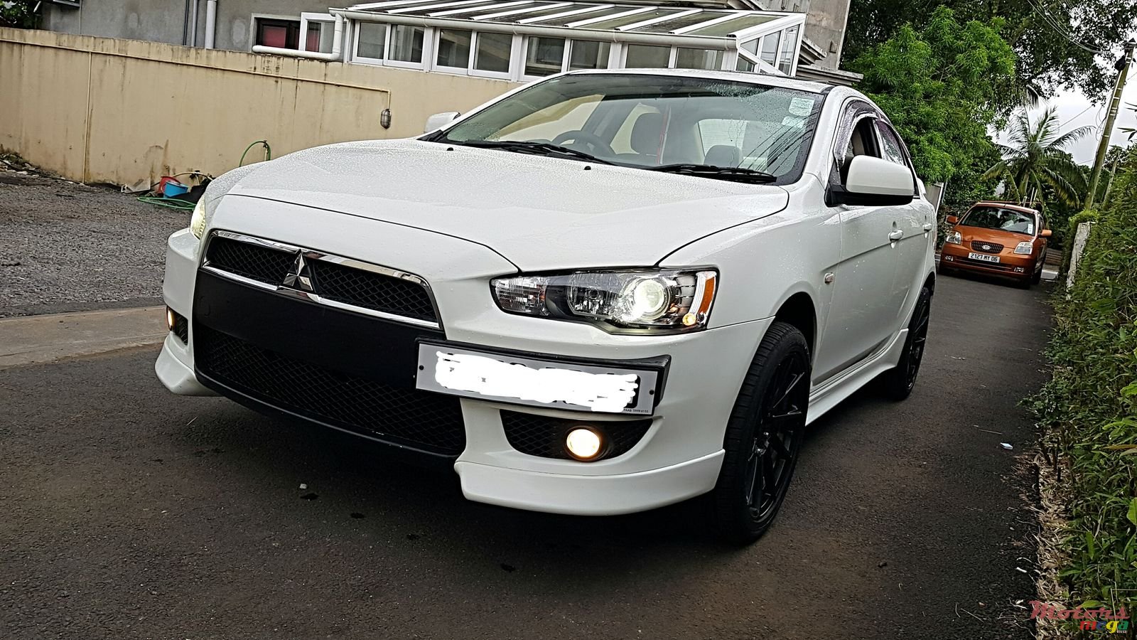 2010' Mitsubishi Lancer EX photo #3