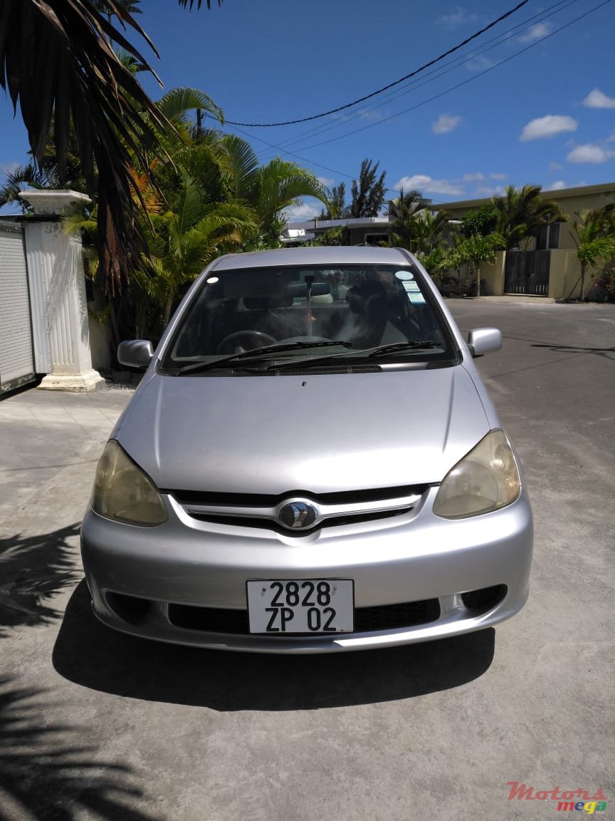 2002' Toyota photo #1