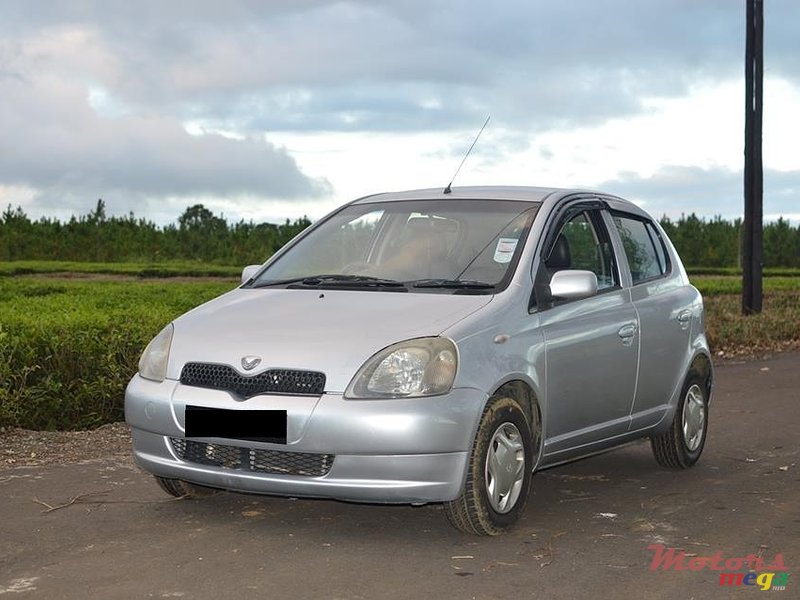 2000' Toyota Vitz photo #2