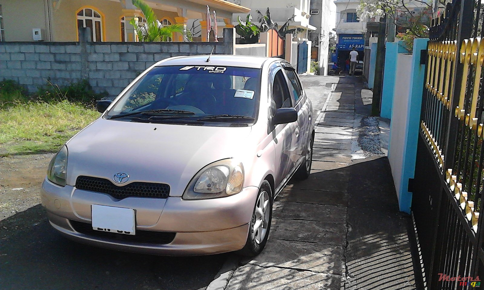 1999' Toyota Vitz photo #1