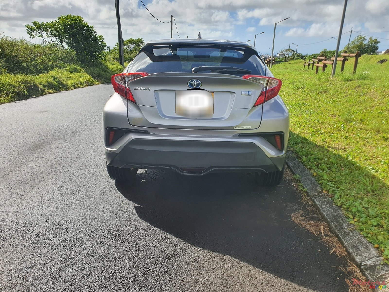 2016' Toyota C-HR photo #6