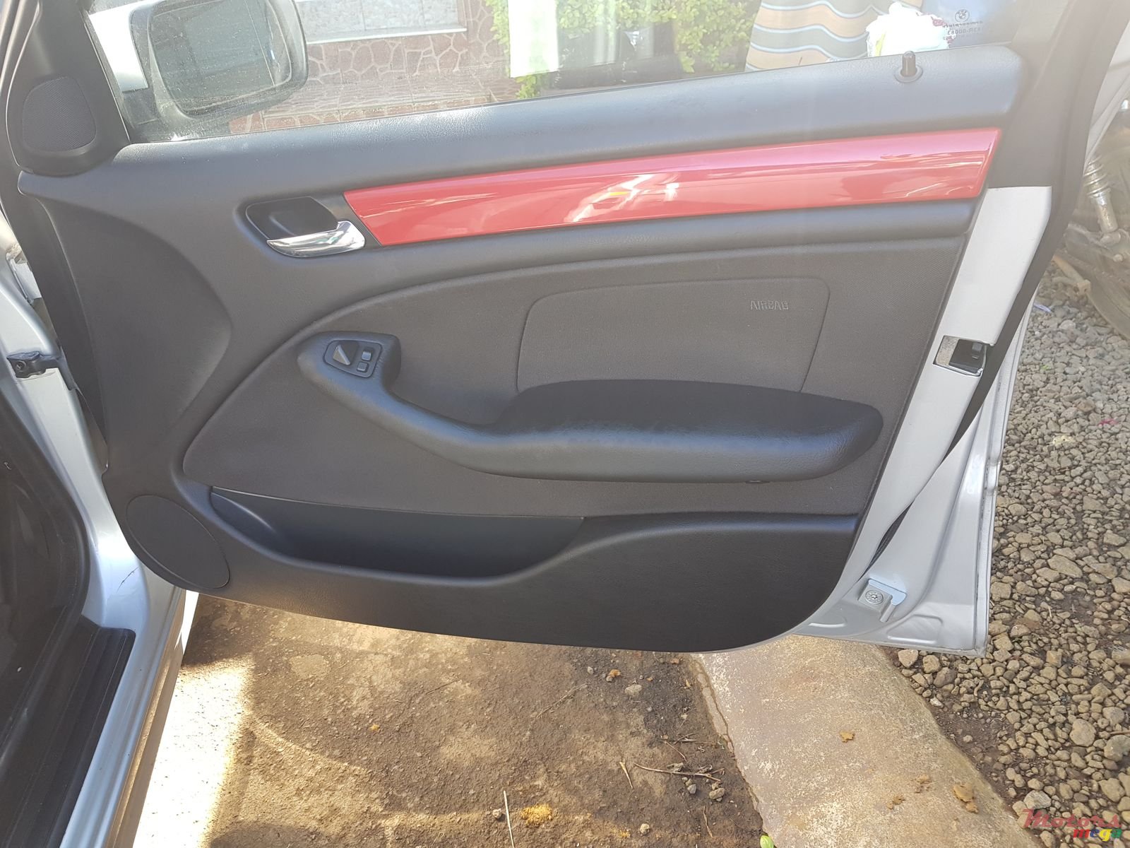 2004' BMW 3 Series photo #2