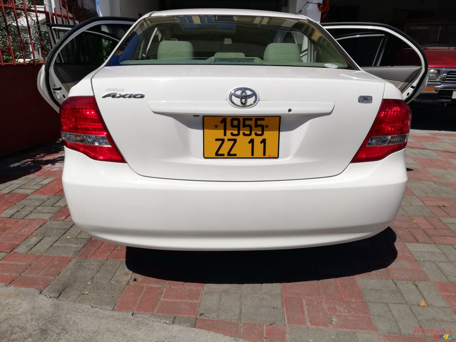 2011' Toyota Axio photo #3