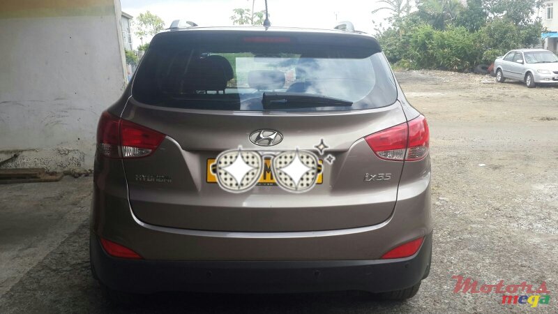 2011' Hyundai ix35 photo #2