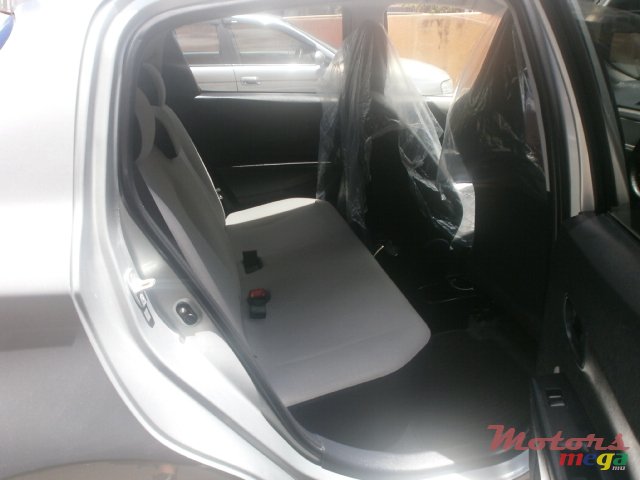 2012' Toyota Vitz JAPAN photo #5