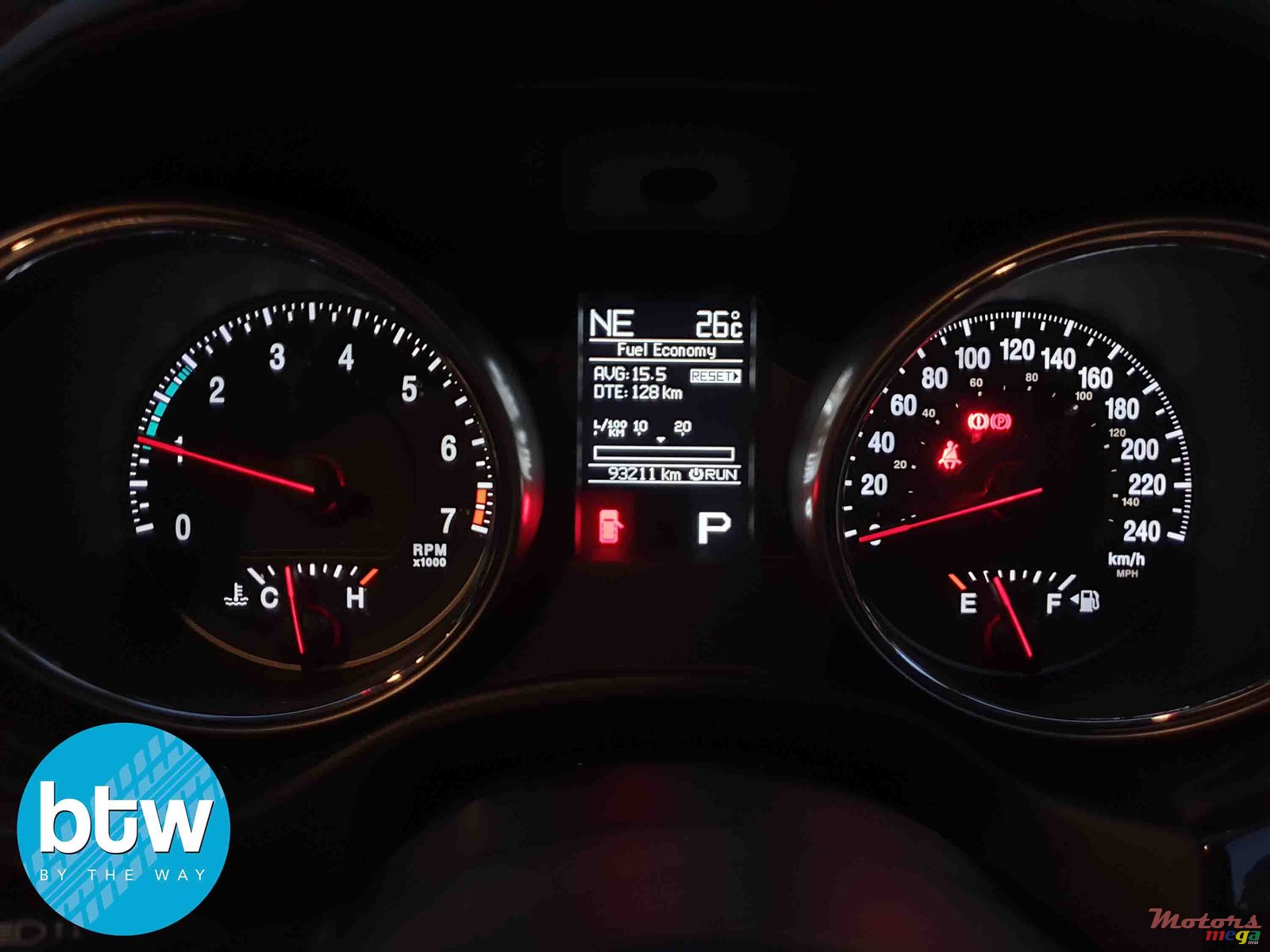 2012' Jeep Grand Cherokee Overland 4WD 294HP photo #7