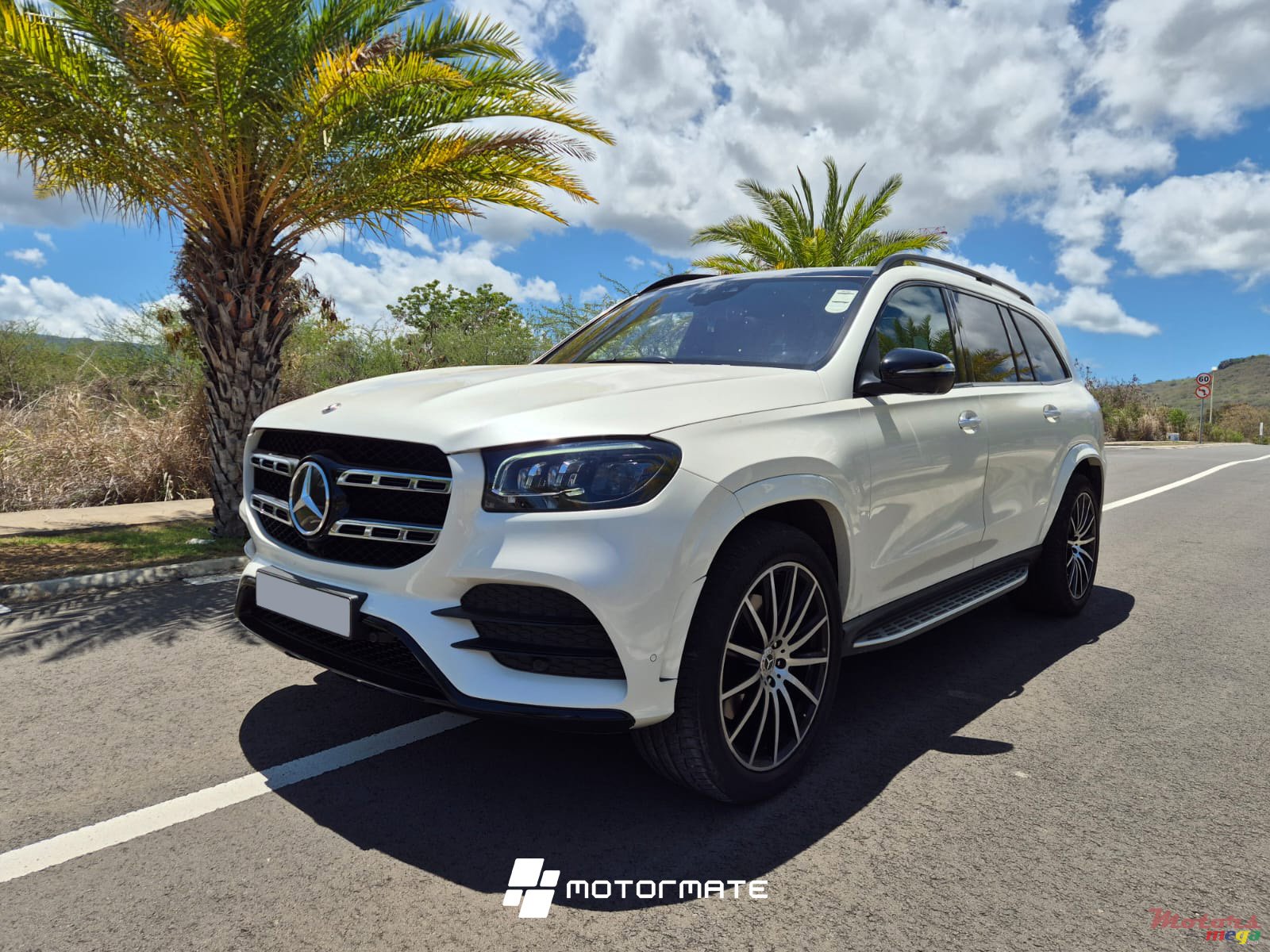 2023' Mercedes-Benz GLS 450 4MATIC photo #2