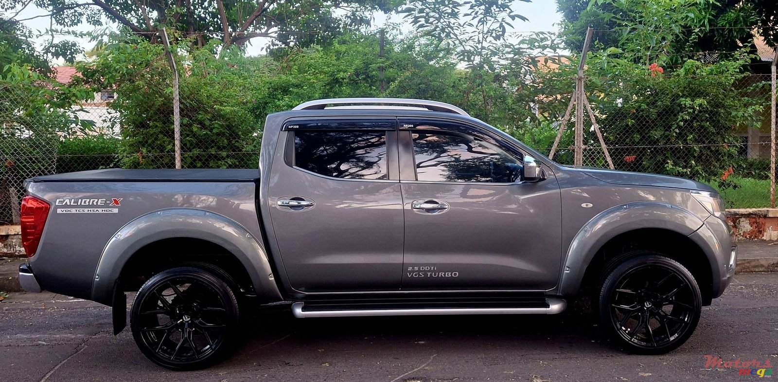 2019' Nissan Navara photo #4