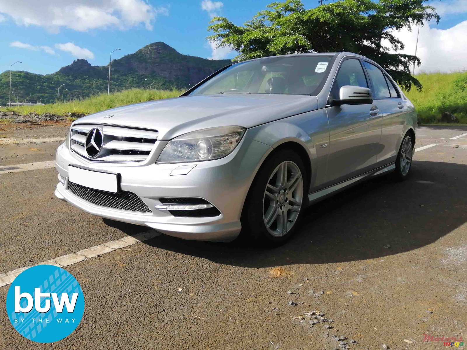 2010' Mercedes-Benz C-Class photo #2