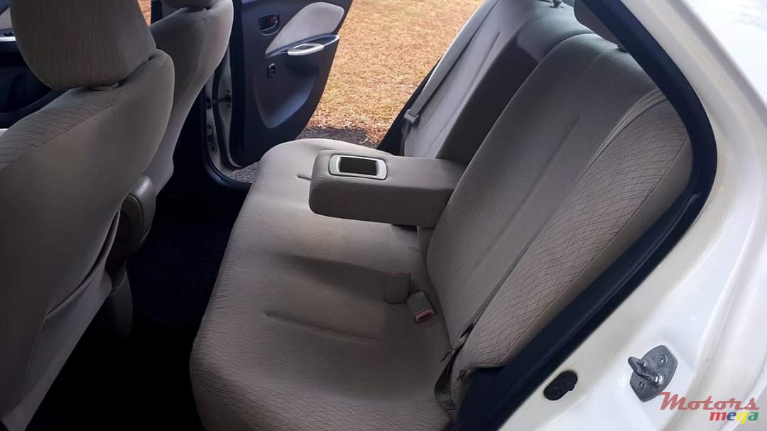 2006' Toyota Belta photo #6