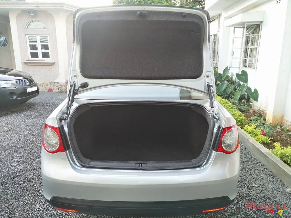 2009' Volkswagen Jetta photo #6