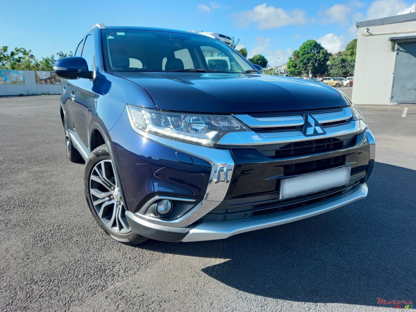 2017' Mitsubishi Outlander photo #1