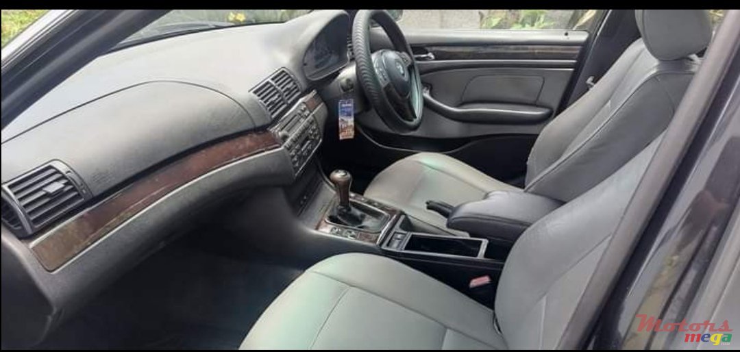 2004' BMW 3 Series Sedan photo #3