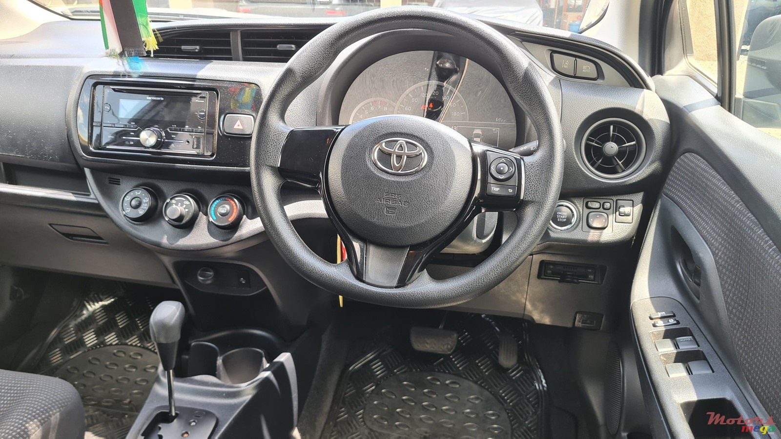 2017' Toyota Vitz 1330cc photo #7