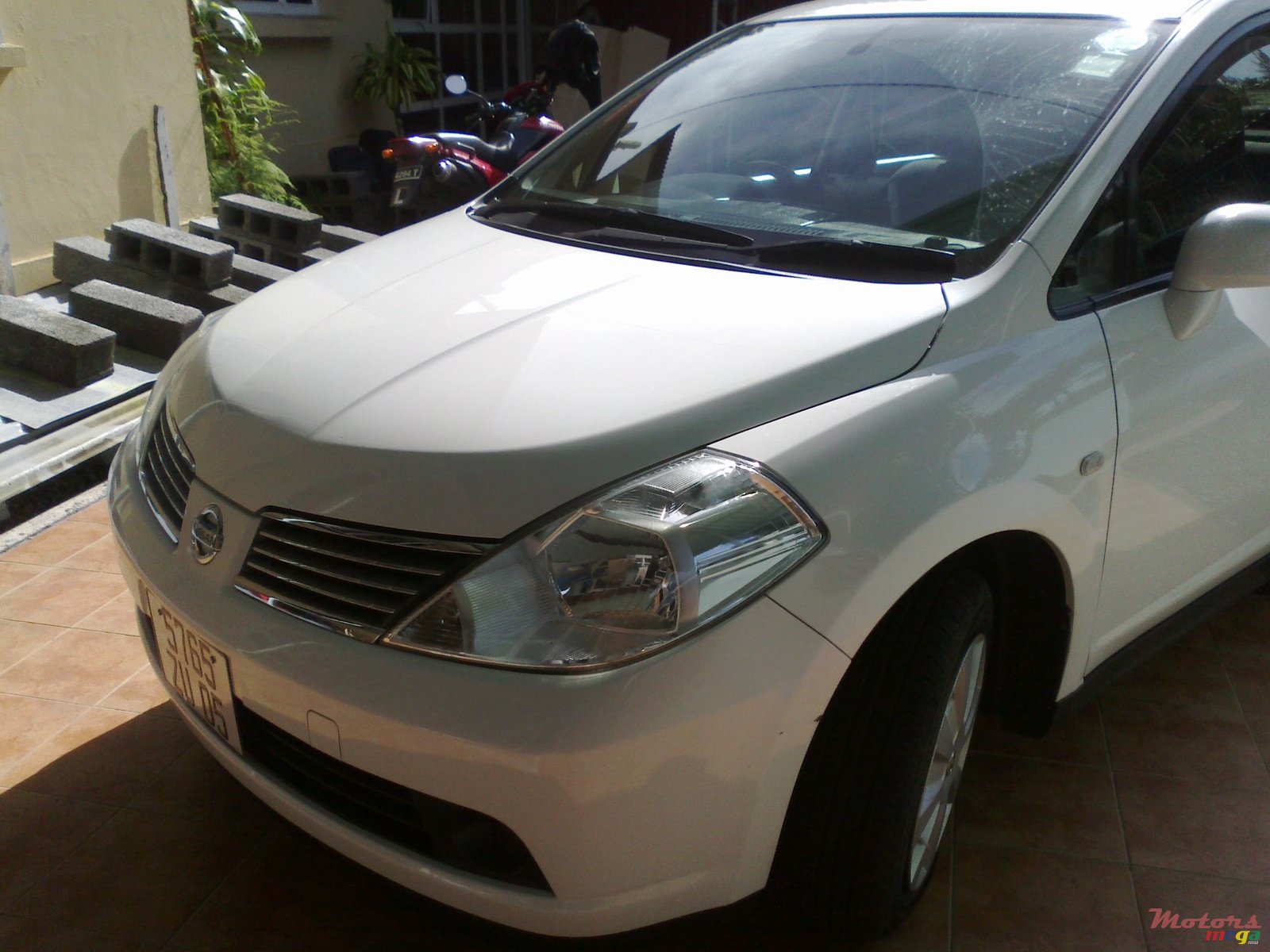 2005' Nissan photo #1