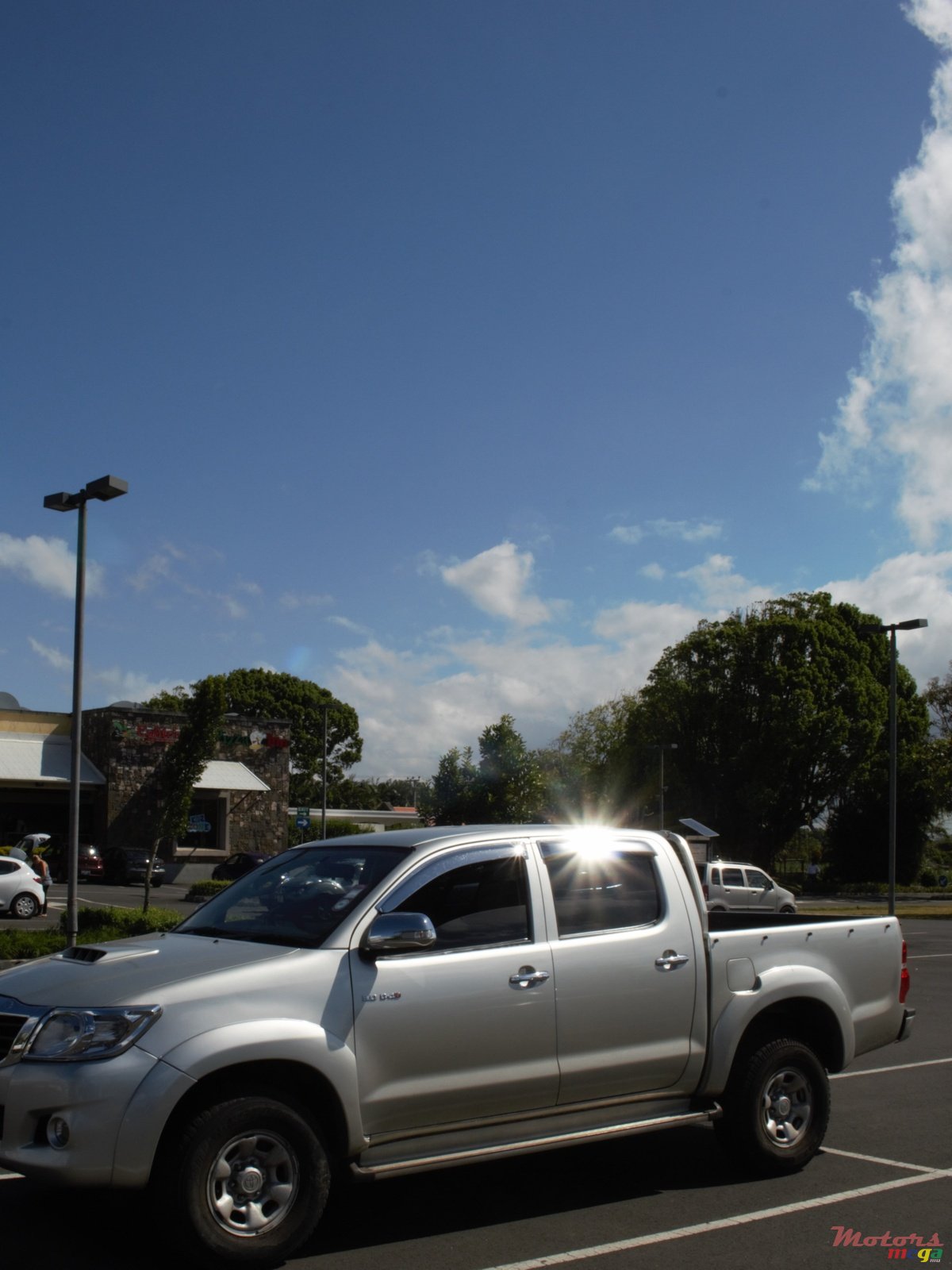 2013' Toyota Hilux photo #2