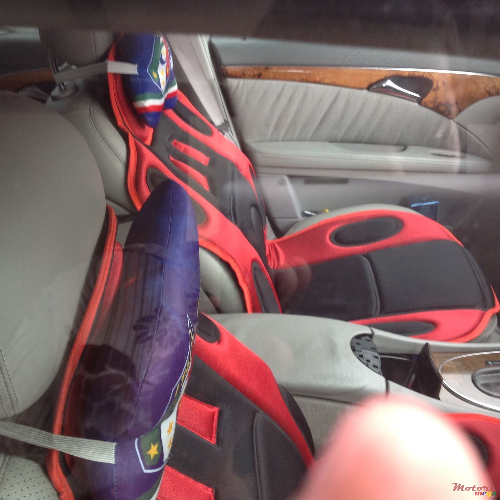 2004' Mercedes-Benz E-Class Sports button photo #2