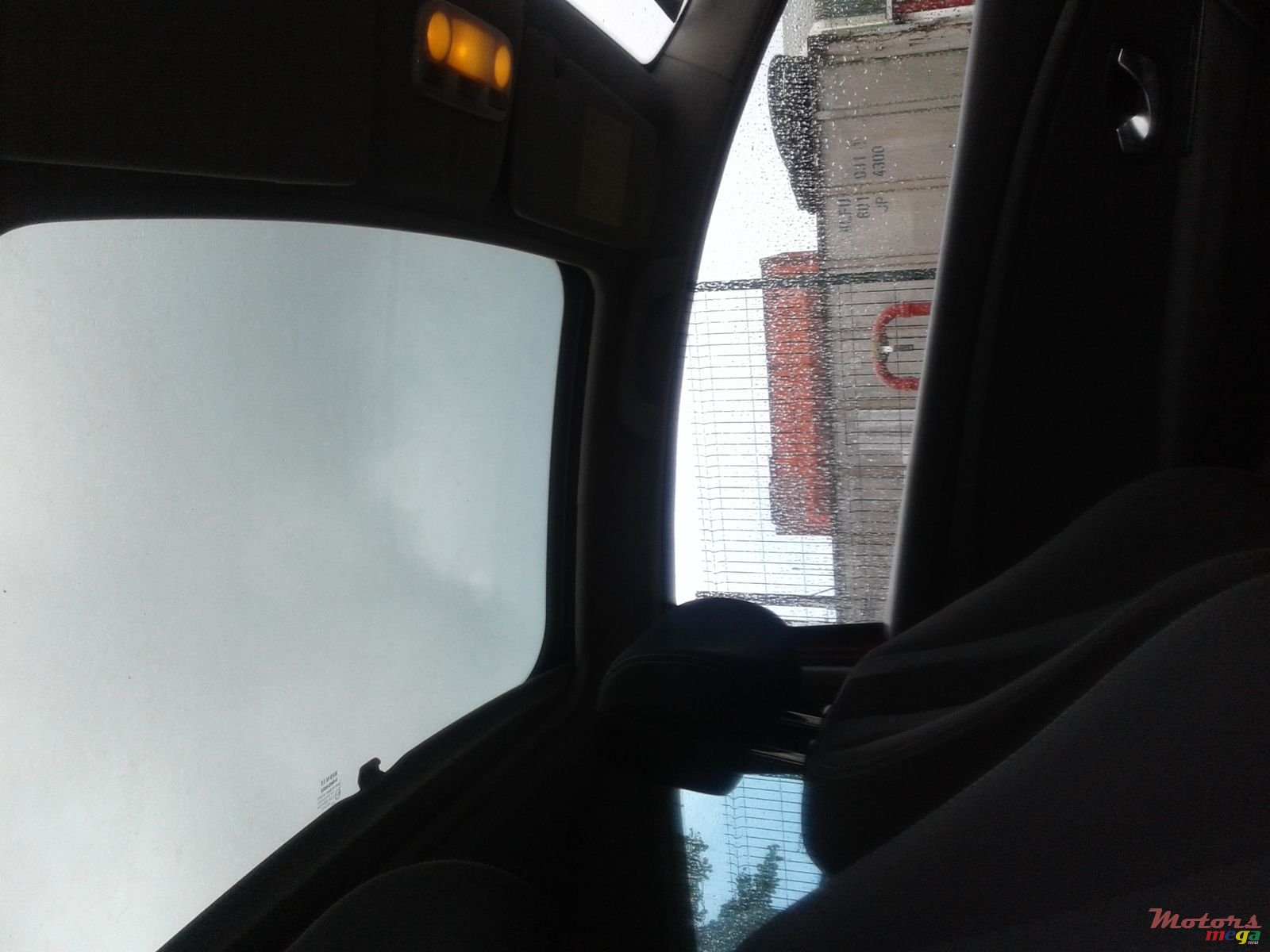 2011' Renault photo #3