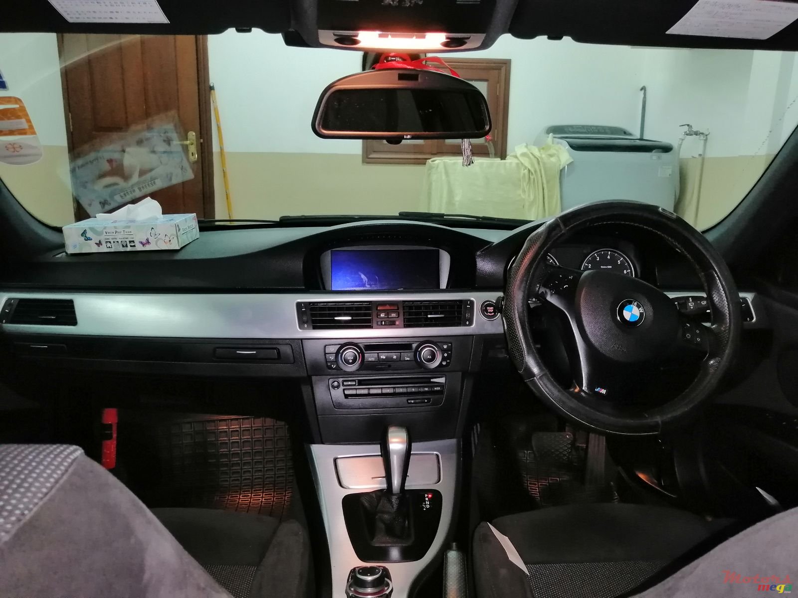 2011' BMW 3 Series photo #6