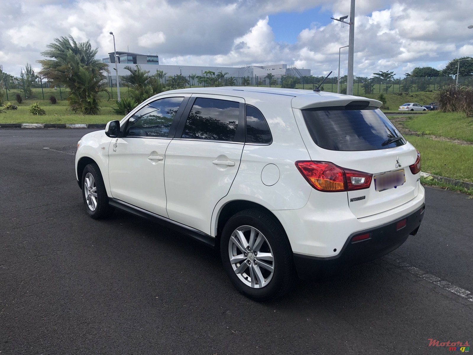 2013' Mitsubishi ASX photo #1